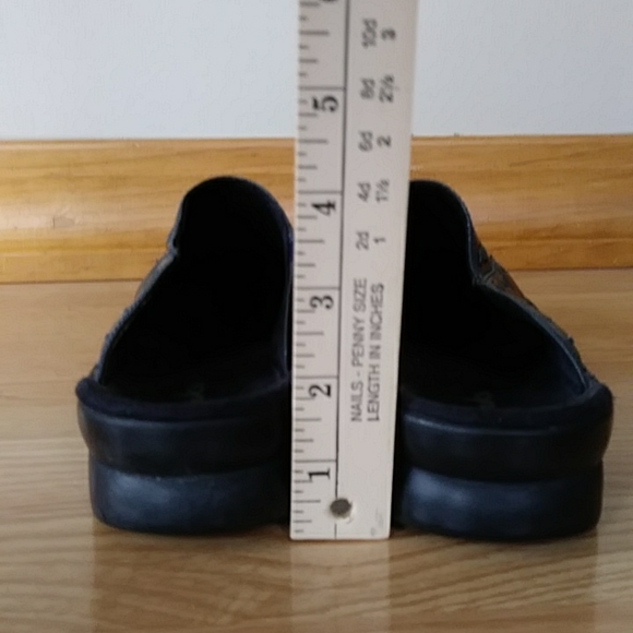 Clarks Leather Slip On Detailed Stitching Mules Clogs Shoes 8N Blue Green - Picture 16 of 16